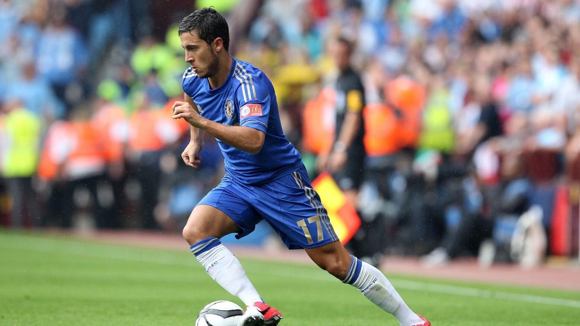 狂热汉堡主场草皮遭严重破坏,球迷失控行为引发球场安全担忧